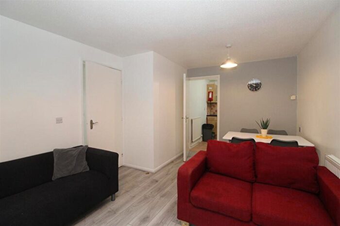 2 Bedroom Flat To Rent In Herbert Street, Maindy, Cardiff, CF14