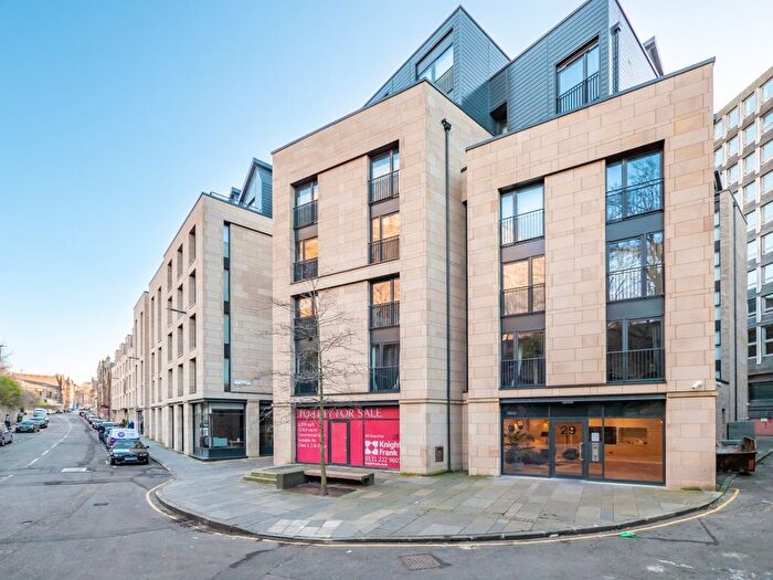 Studio For Sale In / King's Stables Road, Edinburgh, EH1