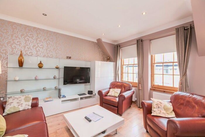 2 Bedroom Flat To Rent In Bulls Close, Canongate, Old Town, EH8