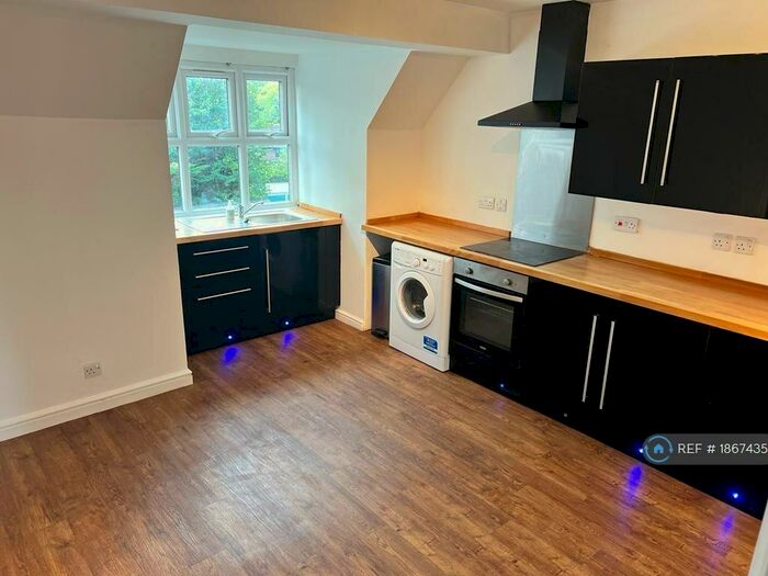 2 Bedroom Penthouse To Rent In Albemarle Road, Beckenham, BR3