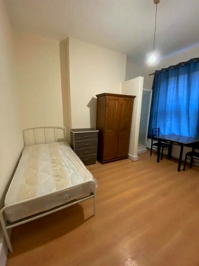 Studio To Rent In Archway Road, London, N6