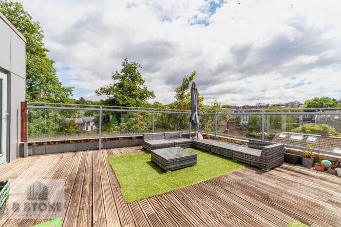 2 Bedroom Flat To Rent In French House, SE19