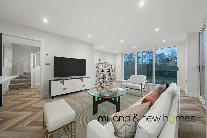 3 Bedroom End Of Terrace House For Sale In Scarlet Oaks, Oakwood, N14