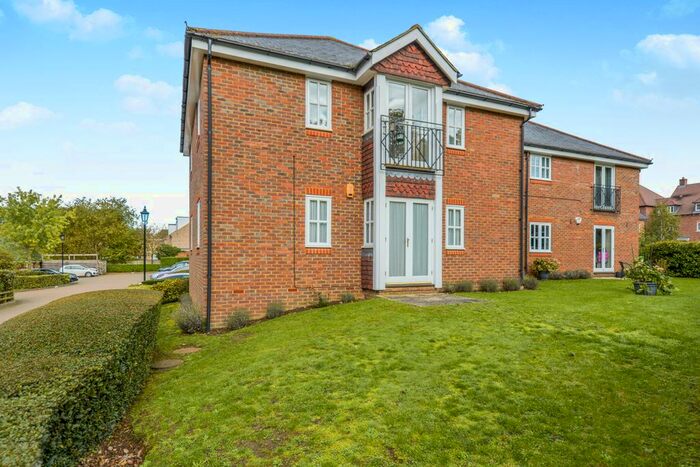 2 Bedroom Flat To Rent In Minister Court, Frogmore, St.Albans, AL2