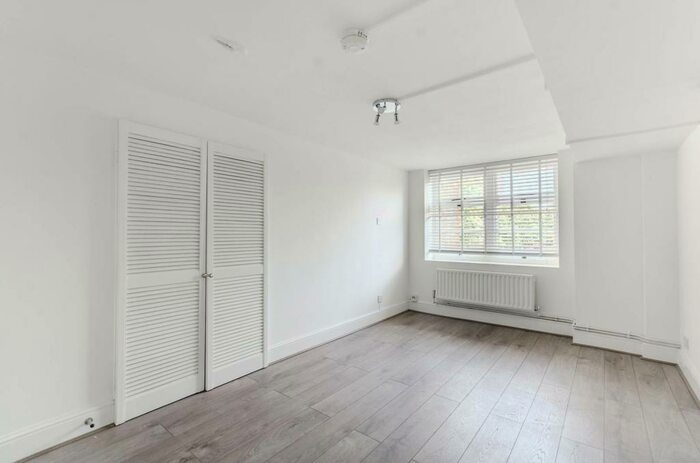 Studio To Rent In Este Road, Clapham Junction, London, SW11