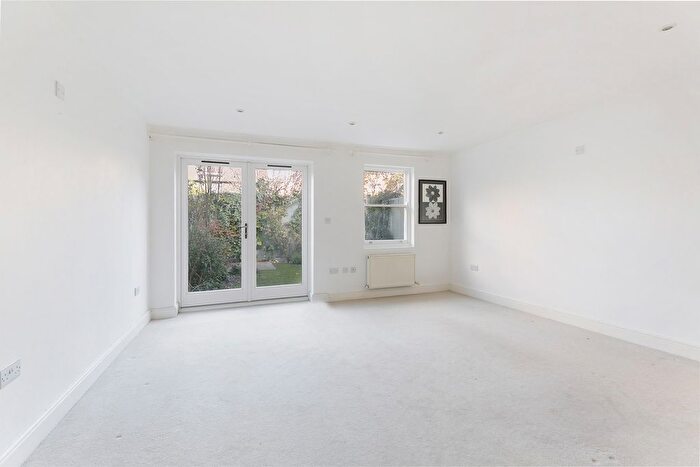 3 Bedroom Terraced House To Rent In Alexander Mews, London, SW16
