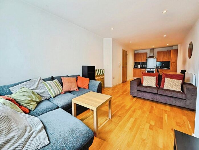 1 Bedroom Flat To Rent In Gateway North, Crown Point Road, Leeds, LS9