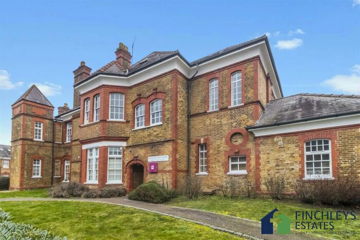 1 Bedroom Apartment To Rent In Pennington Drive, Highlands Avenue, Winchmore Hill, London, N21