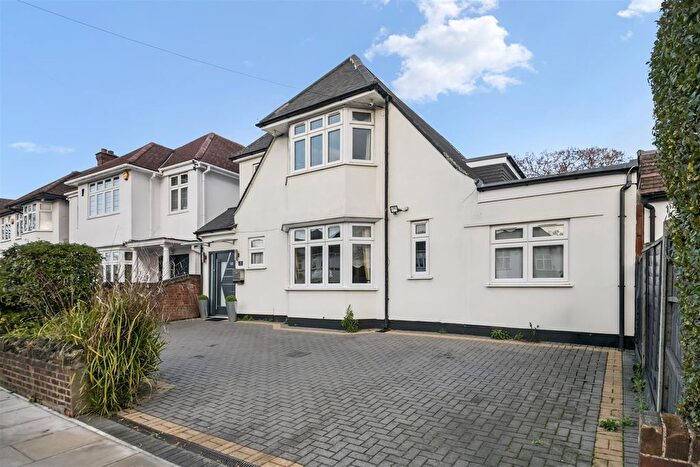 4 Bedroom Detached House For Sale In Minterne Avenue, Norwood Green, Southall, UB2