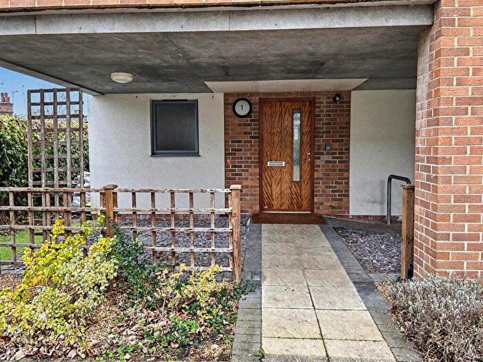 2 Bedroom Flat To Rent In Victoria Road, Chelmsford, CM2