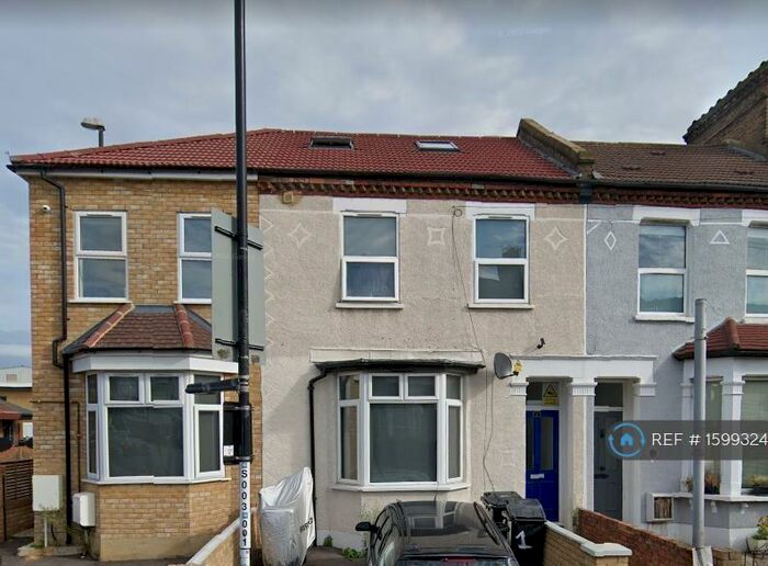 Studio To Rent In Engleheart Road, London, SE6