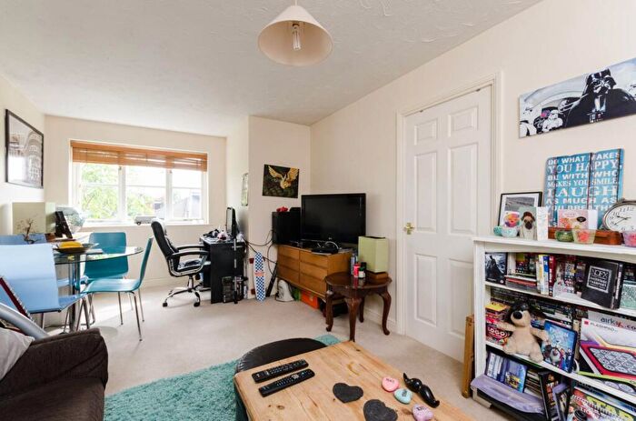 1 Bedroom Flat To Rent In Winery Lane, Kingston, Kingston Upon Thames, KT1