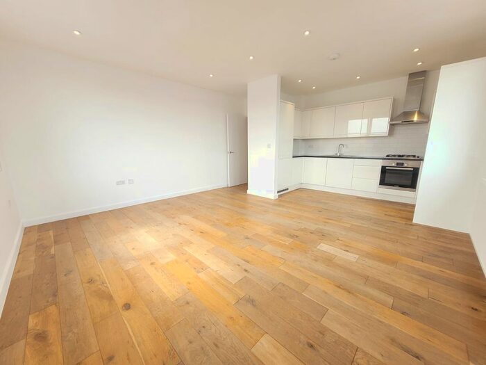 2 Bedroom Flat To Rent In Edgware Road, London, NW2