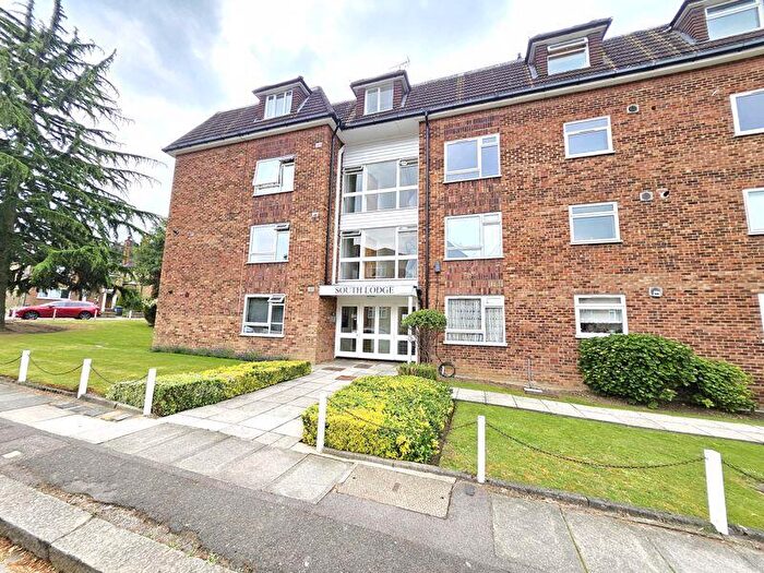 1 Bedroom Flat To Rent In South Lodge, Warwick Road, EN5