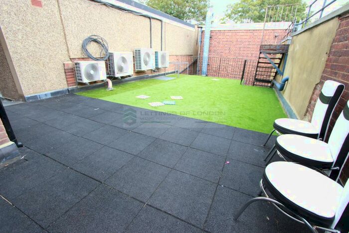 2 Bedroom Apartment To Rent In Chase Side, London, N14