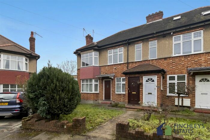 2 Bedroom Flat To Rent In Porch Way, London, N20