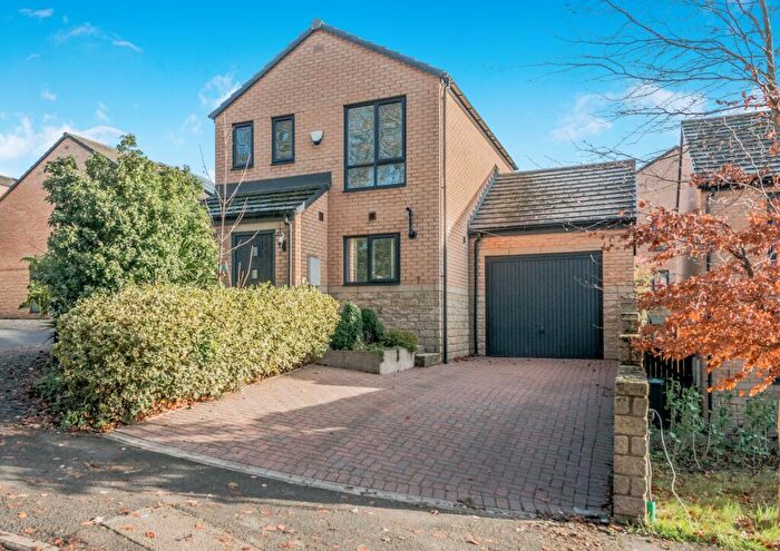 3 Bedroom Detached House For Sale In Meadow Walk, Poplars Park, Bradford, BD2