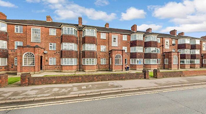 2 Bedroom Flat To Rent In Masons Avenue, Harrow Weald, Harrow, HA3