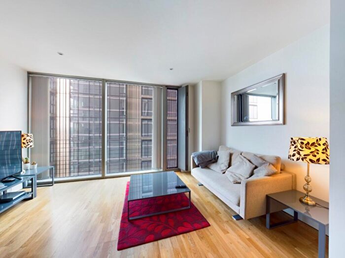 1 Bedroom Flat To Rent In Landmark West Tower, Marsh Wall, E14