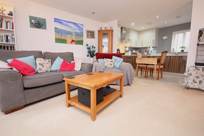 2 Bedroom Coach House For Sale In Greenacres Road, Locks Heath, Southampton, SO31