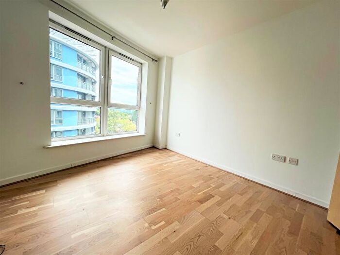 2 Bedroom Apartment To Rent In Woking, Surrey, GU22