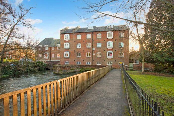 2 Bedroom Apartment To Rent In Wharf Mill Wharf Hill, SO23