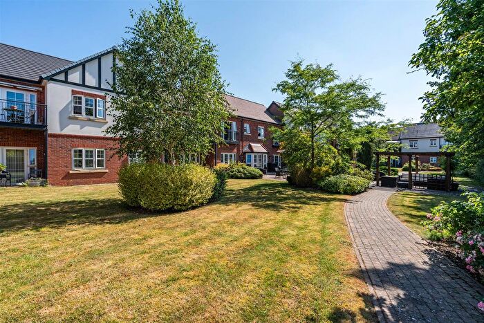 2 Bedroom Flat For Sale In Four Ashes Road, Bentley Heath, Solihull, B93
