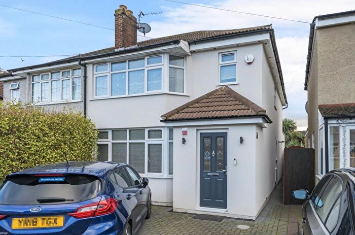 3 Bedroom Semi Detached House For Sale In Ingleton Avenue, Welling, DA16