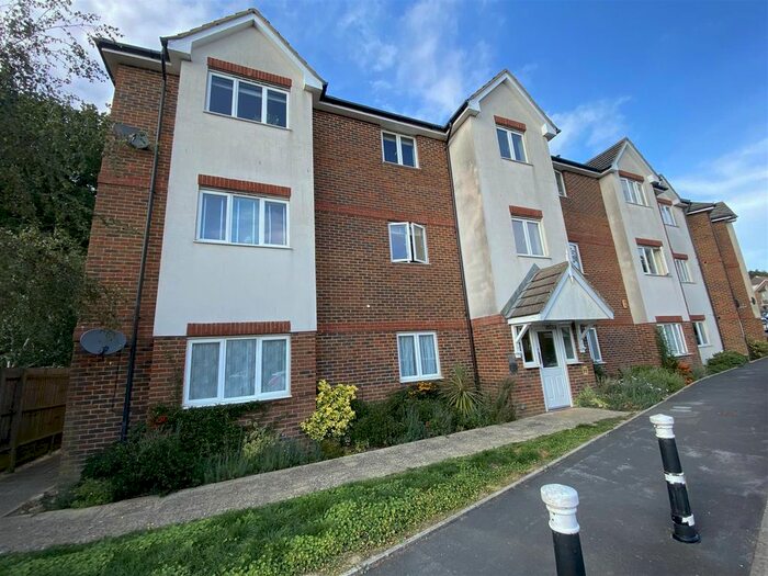 2 Bedroom Flat To Rent In Welton Rise, St. Leonards-On-Sea, TN37
