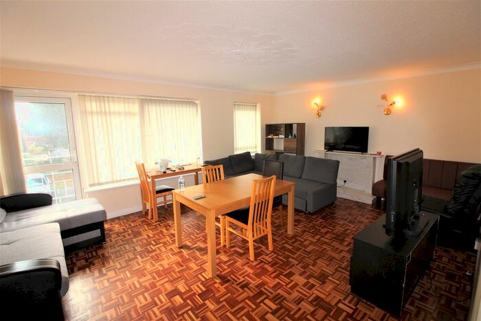 2 Bedroom Flat To Rent In Sheridan Lodge, Chase Side, Southgate, N14