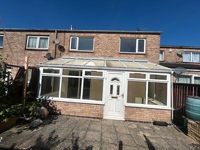 3 Bedroom Town House To Rent In Mereworth Close, Leicester, LE5