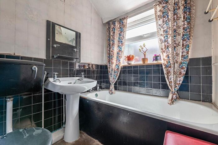 2 Bedroom Semi-Detached House For Sale In Willow Grove, Long Itchington, Southam, CV47