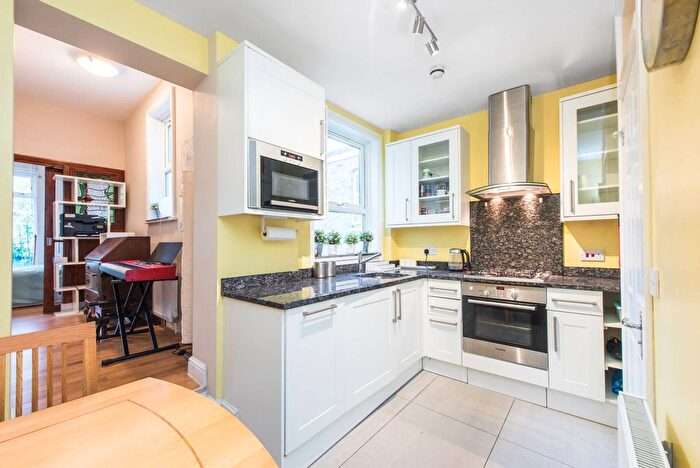 Studio For Sale In Woodside Lane, North Finchley, London, N12