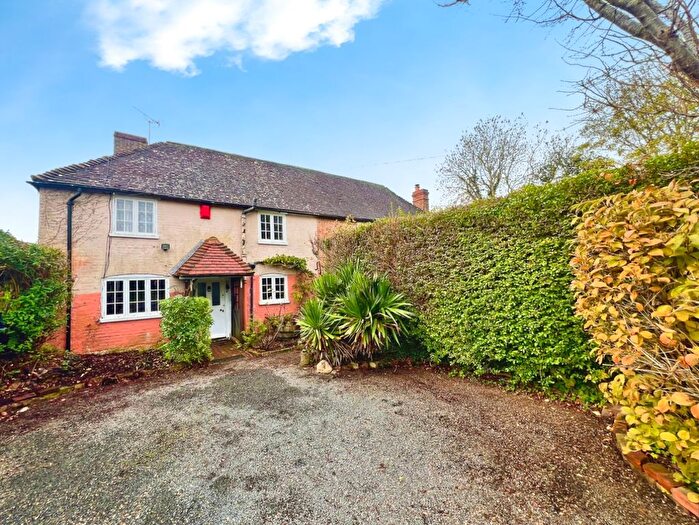 3 Bedroom Semi Detached House For Sale In The Street, Hothfield, TN26