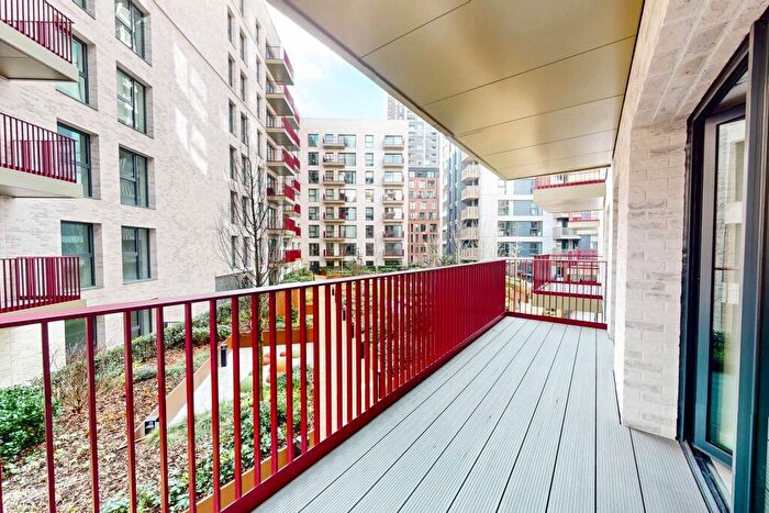 3 Bedroom Apartment To Rent In Hewson Way, London, SE17