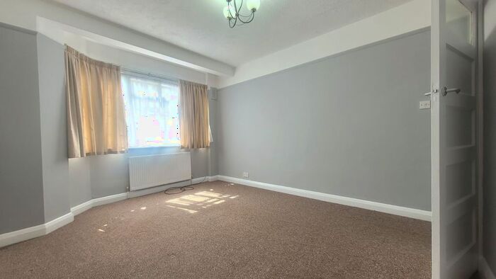 2 Bedroom Flat To Rent In Glebe Court, London, W7