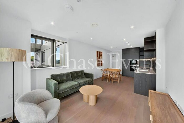 2 Bedroom Flat To Rent In Arbour Heights, Heygate Street, Elephant & Castle, London, SE17