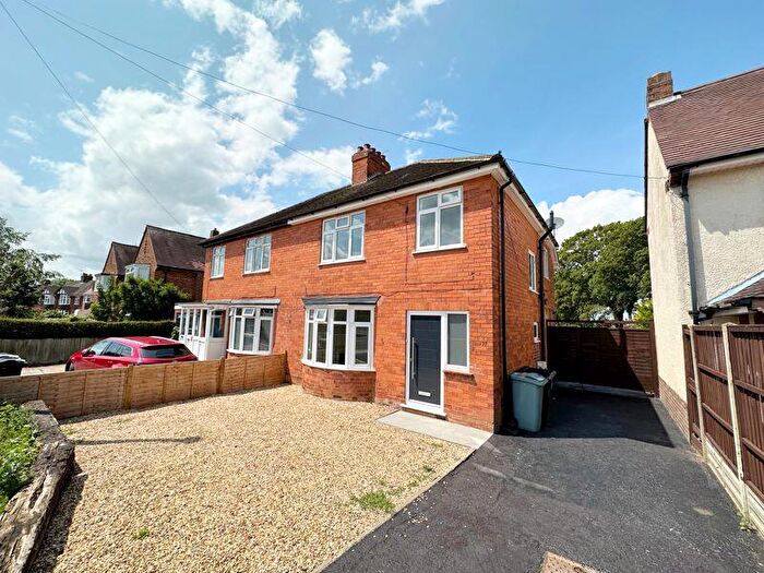 3 Bedroom Semi-Detached House For Sale In New Beacon Road, Grantham, NG31