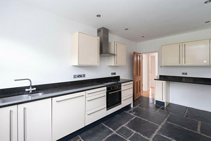 4 Bedroom Detached House To Rent In London Road, Dorking, RH4