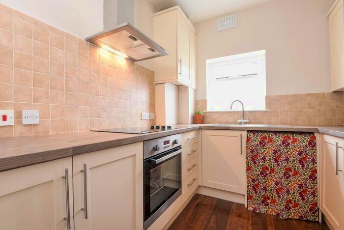 2 Bedroom Flat To Rent In Moyser Road, London, SW16