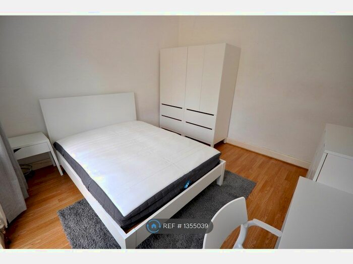 4 Bedroom Semi-Detached House To Rent In Dellfield Crescent, Uxbridge, UB8