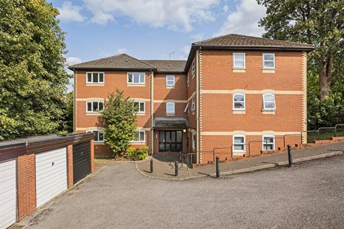 2 Bedroom Apartment For Sale In Elm Park Court, Reading, RG30