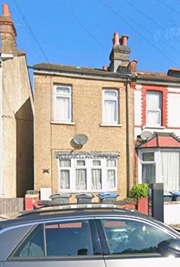 3 Bedroom End Terrace House To Rent In Aurelia Road, Croydon, CR0