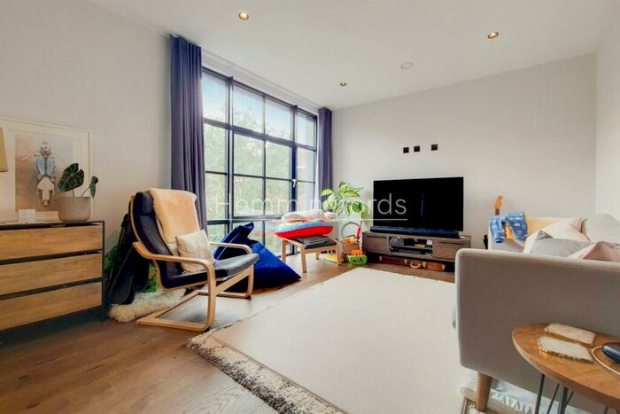 2 Bedroom Apartment To Rent In Bracklyn Street, London, N1