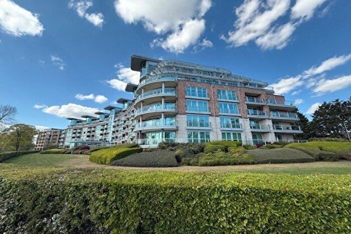 3 Bedroom Flat To Rent In River Crescent, Nottingham, NG2