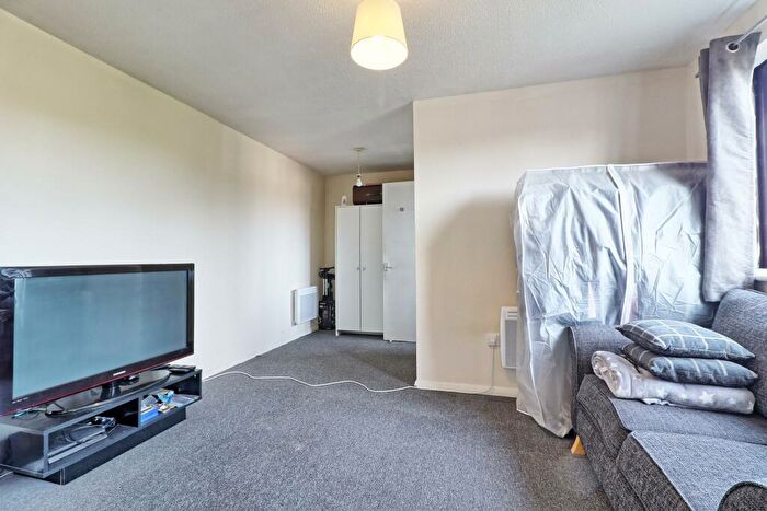 1 Bedroom Flat For Sale In Parsonage Road, Grays, RM20