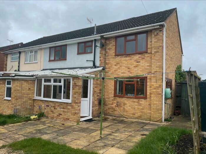 4 Bedroom Semi-Detached House To Rent In Evans Road, Eynsham, OX29