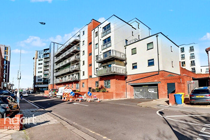 1 Bedroom Apartment For Sale In Perth Road, Ilford, IG2