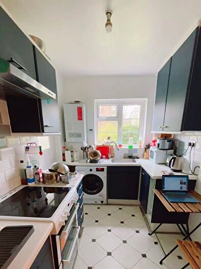 2 Bedroom Flat To Rent In London, W4