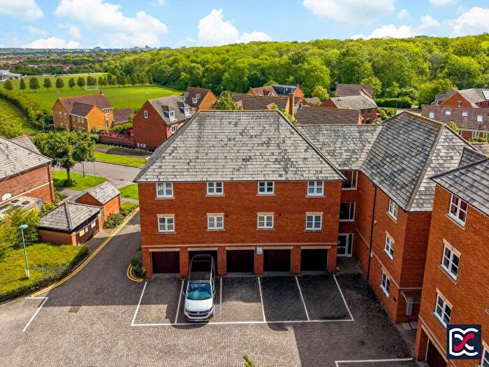 3 Bedroom Apartment For Sale In Vernier Crescent, Milton Keynes, Buckinghamshire, MK5